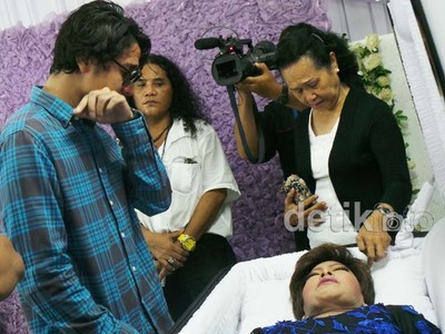 Tangisan Ello Ditinggal Sang Ibunda
