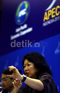 Menparekraf Mari Elka Pangestu memimpin pertemuan Dialog Kebijakan Tingkat Tinggi di komplek Bali Tourism Development Corporation, Nusa Dua, Bali