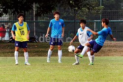 Para pemain tim nasional Korea Selatan menjalani latihan di Lapangan C Timnas, Senayan, Jakarta.