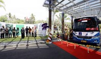 Sejumlah menteri ekonomi, pengusaha, dan direksi bank BUMN meresmikan kendaraan operasional APEC tersebut di halaman Bali International Convention Center (BICC) Nusa Dua, Bali.
