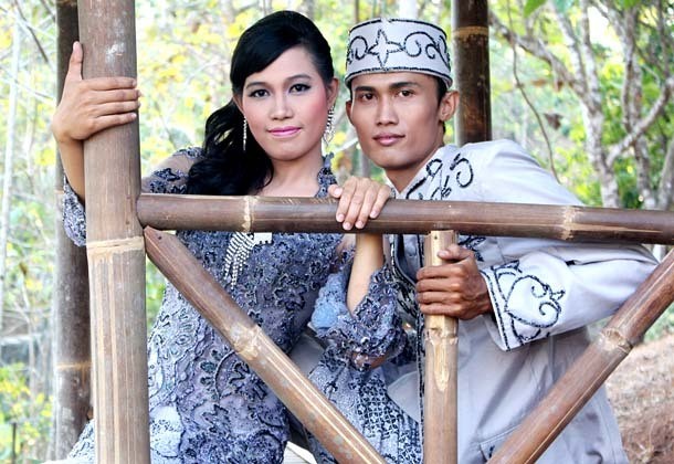 Asya & Riki (dok. Wolipop)