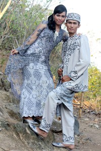 Asya & Riki (dok. Wolipop)