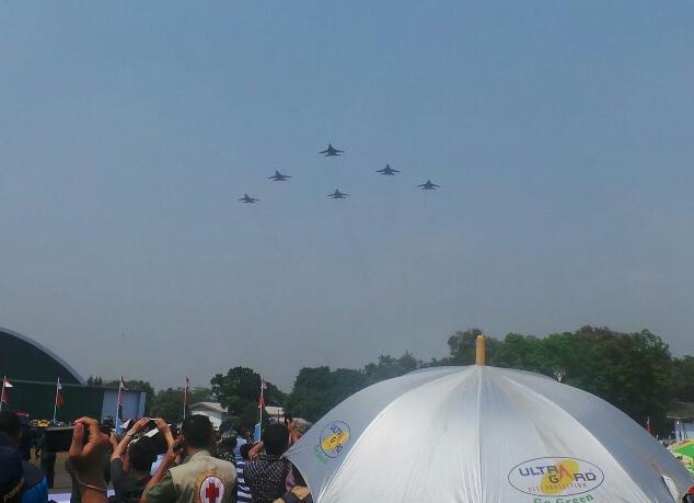 Menahan Napas, Terpukau Atraksi Pesawat Tempur TNI