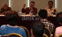 Diskusi tersebut digelar oleh Forum Diskusi Wartawan Hukum Kuningan di Jakarta, Sabtu (5/10/2013).