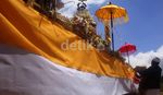 Warga Bali Upacara Tawur Agung di Dieng