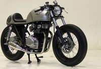 Shock depannya menggunakan tekeskopik dengan diameter 41 mm punya Honda CB400 dan untuk yang belakang menggunakan CB750. (dokpri. Donny Arianto)