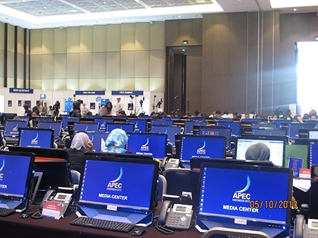 Jurnalis Nikmati Layanan Telfon Internasional Gratis di Media Center APEC