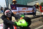 Demo APEC dan WTO di Bundaran HI