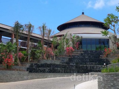 Melihat Hotel Tempat Pertemuan Puncak APEC Bali