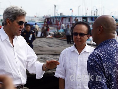 Menteri KKP Dampingi John Kerry di TPI Tj. Benoa