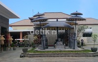 Ini bagian depan Sofitel Luxury Nusa Dua Beach Resort, tempat para pemimpin ekonomi Asia Pasifik bertemu.