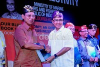Sharif mengungkapkan, saat ini dan di masa depan sektor kelautan dan perikanan semakin memiliki peran strategis dalam memperkuat ketahanan pangan dan mendorong perekonomian Indonesia.