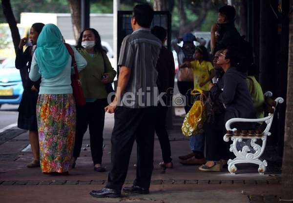 Keterlaluan, Bangku Taman Sudah Dicor Tetap Dicuri