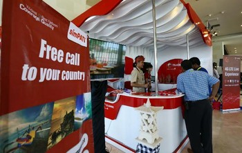 Pada booth Telkomsel, disediakan LTE Corner bagi penunjung untuk mencicipi kecepatan yang dirasakan teknologi komunikasi generasi keempat (4G).