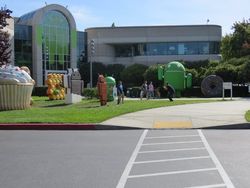 Jalan-jalan di Kantor Google yang Luas & Nyaman