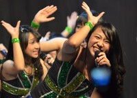 Shania saat lagu first rabbit 'kelinci yang pertama'.