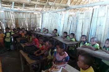 Potret Siswa SD di Bitobe, Semangat Sekolah Tinggi Meski Jarang Mandi