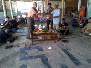 Komunitas dan Warga Tumpengan untuk Gedung Bersejarah yang Nyaris Roboh