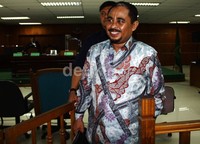 Luthfi meninggalkan ruang sidang seusai menjalani sidang lanjutan di Pengadilan Tipikor, Jakarta. Lamhot Aritonang/detikFoto.
