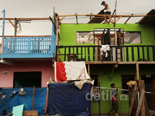 Warga Ria Rio Mulai Bongkar Rumah