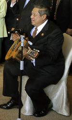 SBY Bernyanyi untuk Vladimir Putin