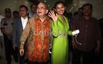 Ruhut Bawa Istri ke Rapat Komisi III