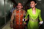 Ruhut Bawa Istri ke Rapat Komisi III