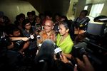 Ruhut Bawa Istri ke Rapat Komisi III