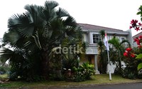 Rumah pribadi Airin di cluster Sutera Narada, Jalan Sutera Narada V No.16 Alam Sutera, Serpong, Tangerang Selatan, tampak sepi tak ada aktivitas.
