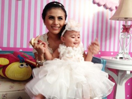 Suka Kangen, Asha Shara Berikan Gadget Canggih ke Anak