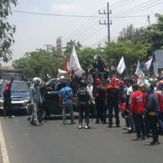 Seorang Pendemo PT Interbat Diamankan Saat Melakukan Long March