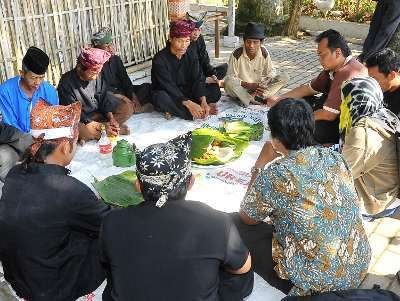 Tumpeng Sedekah Sewu Demi Keselamatan Desa