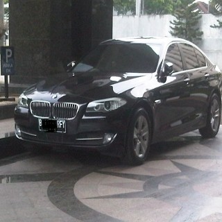 Deputi OJK: Harusnya Pejabat OJK Dapat Mobil Dinas di Atas BMW Seri 5