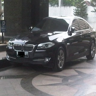 Ketika BMW Seri 5 Menjadi Mobil Dinas Pimpinan OJK, Pantaskah?