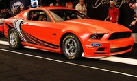 Di jantung mobil ini sendiri terdapat mesin V8 berkapasitas 5.0 liter yang sudah dilengkapi dengan supercharged. Mesin yang dikawinkan dengan transmisi balap T4 ini sudah mampu berlari kencang karena memang di desain untuk drag race. (Ford)