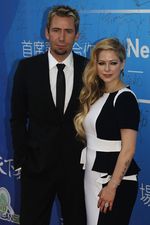 Ketika Avril Lavigne Tampil Feminin