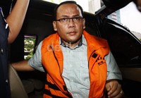 Cornelis Nalau tiba di KPK, Jl Rasuna Said, Jakarta. Lamhot Aritonang/detikFoto.