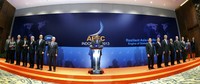 Presiden SBY membacakan hasil kesimpulan pertemuan para pemimpin ekonomi APEC di Hotel Sofitel, Nusa Dua, Bali, Selasa (8/10/2013). Ada tujuh kesimpulan yang dibacakan SBY. Abror Rizki/Setpres.
