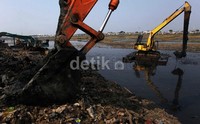Pemerintah DKI Jakarta akan menggunakan lumpur waduk di Jakarta untuk menguruk atau mereklamasi pantai di pesisir Jakarta.