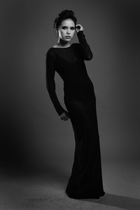 Disa pun nampak sangat nyaman berpose seksi.