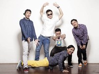 Dalam perbincangan detikHOT dengan para personel Neurotic, khususnya dengan sang vokalis JMono setidaknya membuat kata 'gila' bisa diartikan menjadi luar biasa. (dok. Pribadi)