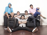 Banyak orang malu atau bahkan menutupi keanehan mereka. Ya menurut gue itu cuma main aman aja. Mulai dari slogan 'be yourself' atau apalah itu cuma main aman aja, ujar JMono. (dok. Pribadi)