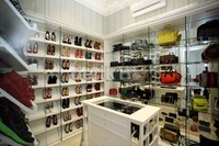 Ini koleksi tas dan sepatu Nikita.