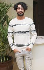 Wajah Brewokan Reza Rahadian