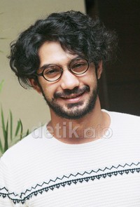 Bagaimana menurutmu wajah brewokan Reza? Gus Mun/detikHOT.