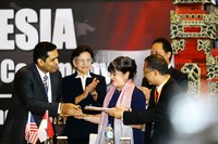 Penandatanganan dilakukan di Grand Nikko Hotel, Nusa Dua, Bali.