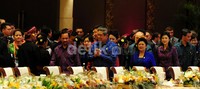 Rangkaian acara gala dinner dimulai pukul 19.40 WITA. Presiden SBY dan Ibu Ani menyambut satu per satu tamu yang hadir.