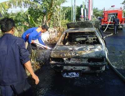 Mobil Anggota Polres Madiun Hangus Terbakar