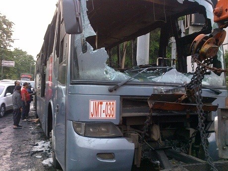 Korsleting AC Penyebab Terbakarnya Bus TransJ di Dekat Tamini Square