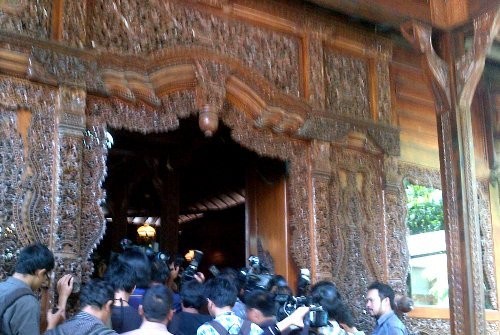 17 Anggota DPR Kunjungi Rumah Calon Kapolri